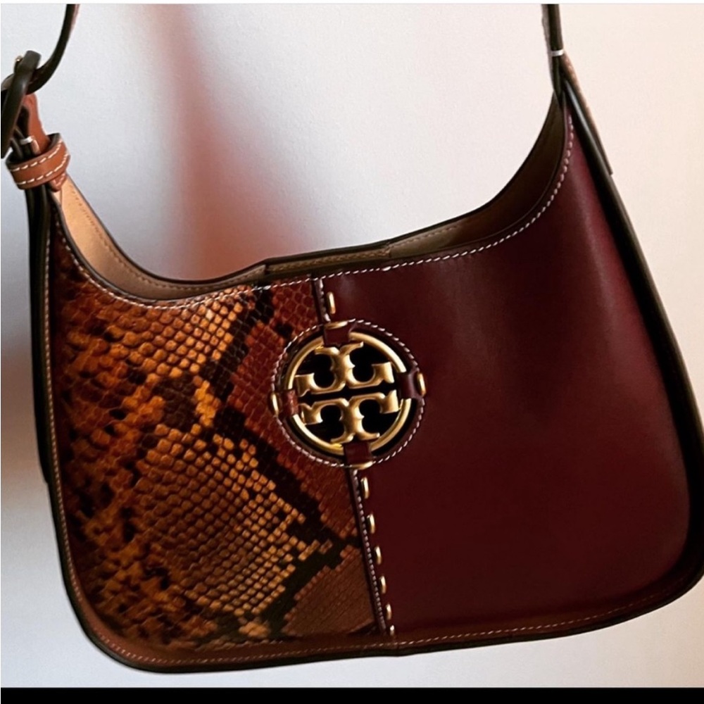 NEW Tory Burch Small Snakeskin Print
Leather Shoulder Bag authentic new with tag